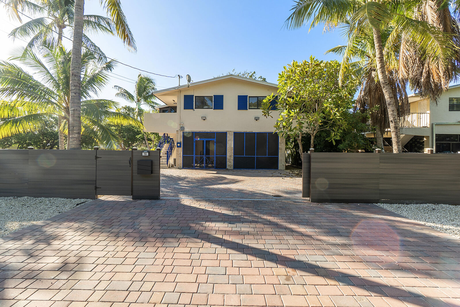 Property Photo: 19 Garden Cove Drive FL 33037