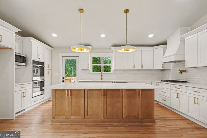 Property Photo:  2098 Dundee Drive SE  GA 30080 