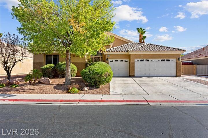 Property Photo: 5612 Summer Splash Court NV 89131