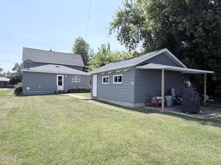 Property Photo:  1053 3rd Street N  ND 58421 