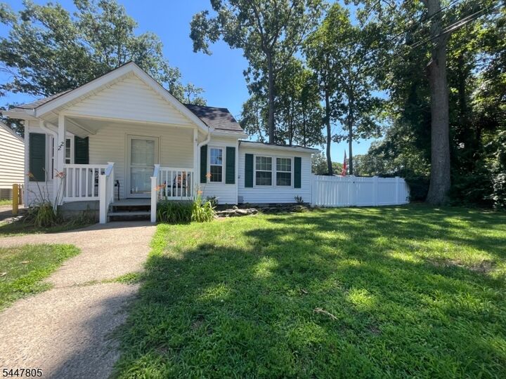 Property Photo: 22 Locust Ct NJ 08723