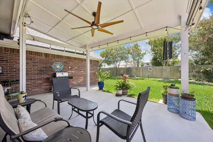 Property Photo:  1015 Hyland Lane  TX 77573 