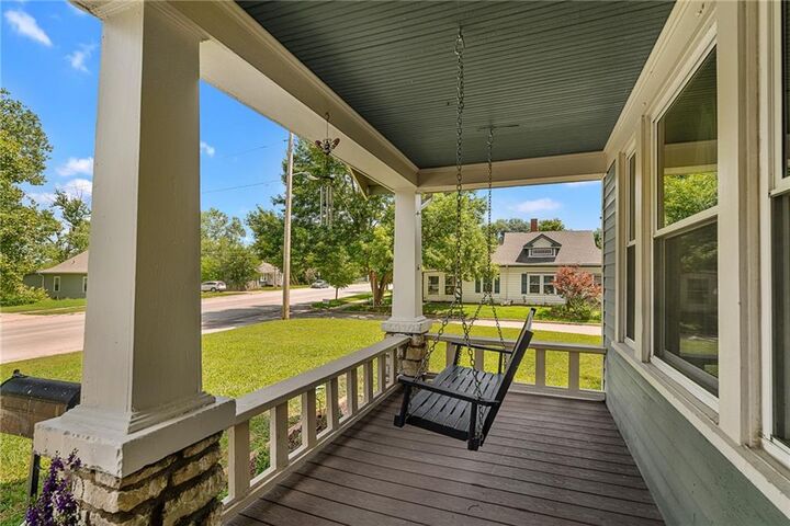 Property Photo: 426 N Nettleton Avenue KS 66012