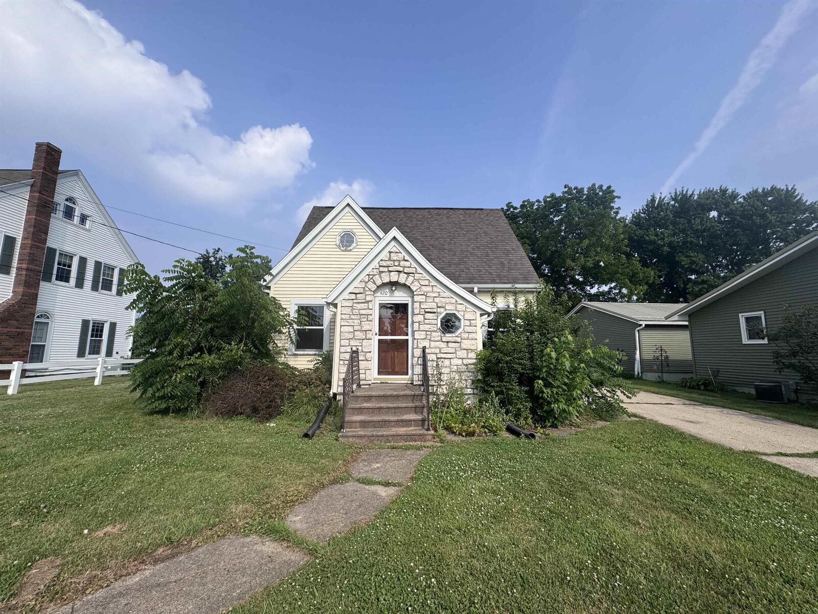 Property Photo: 420 Commercial St IA 52076