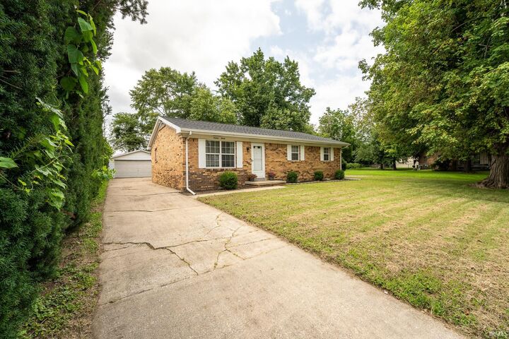 Property Photo: 1630 N Colony Road IN 47715