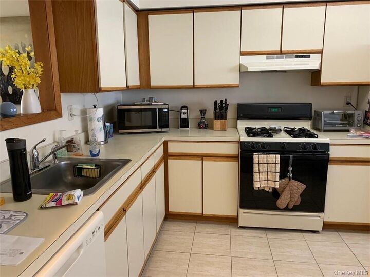 Property Photo:  135 West Nyack Road 31  NY 10954 