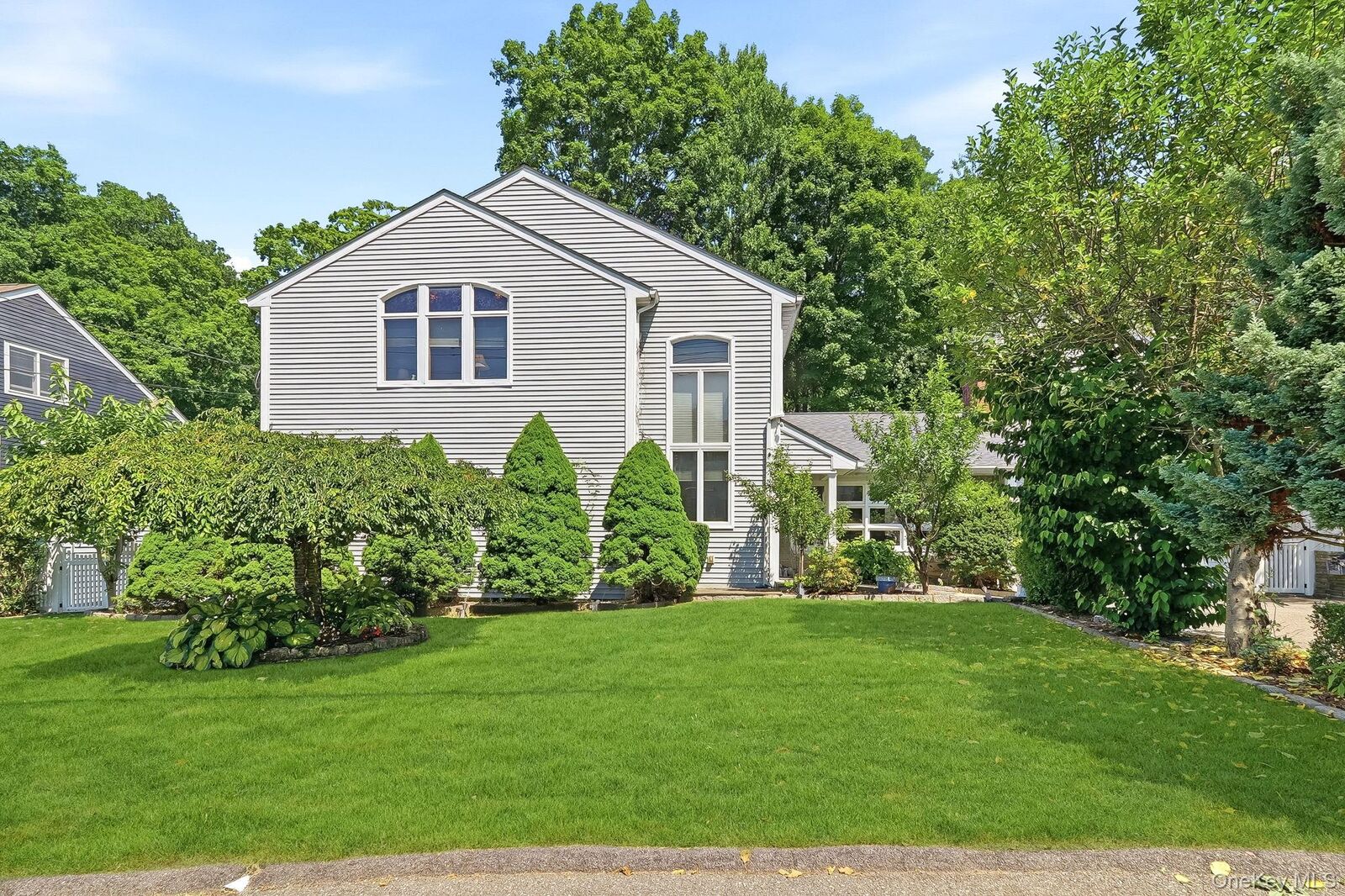 Property Photo:  75 Glen Forest Street  NY 10594 