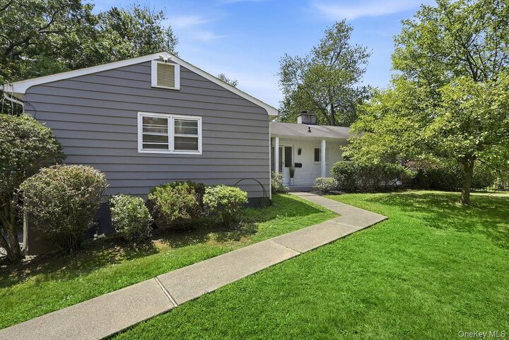 Property Photo:  5 Deer Meadow Drive  NY 10994 