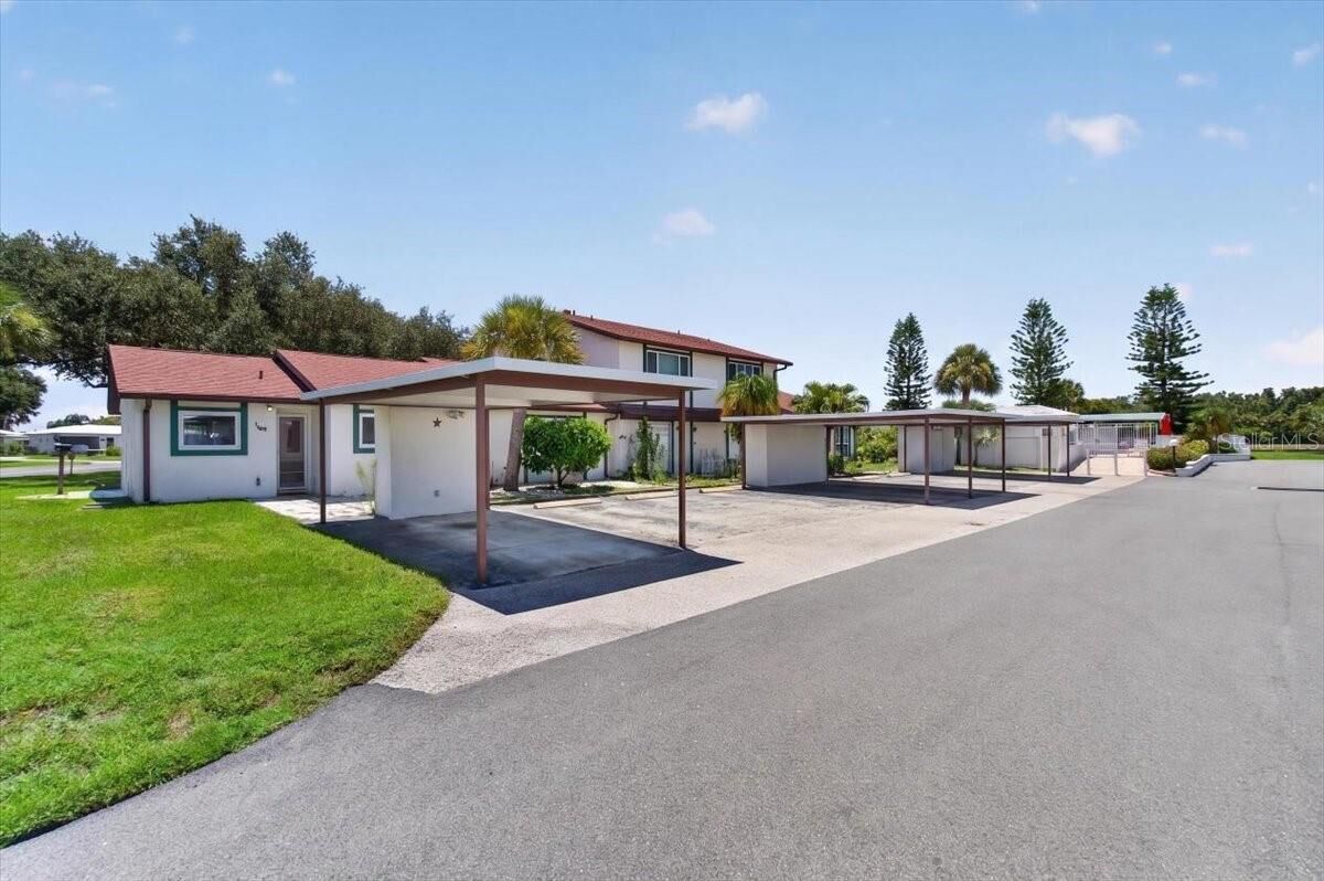 Property Photo: 166 Circlewood Drive 101 FL 34293