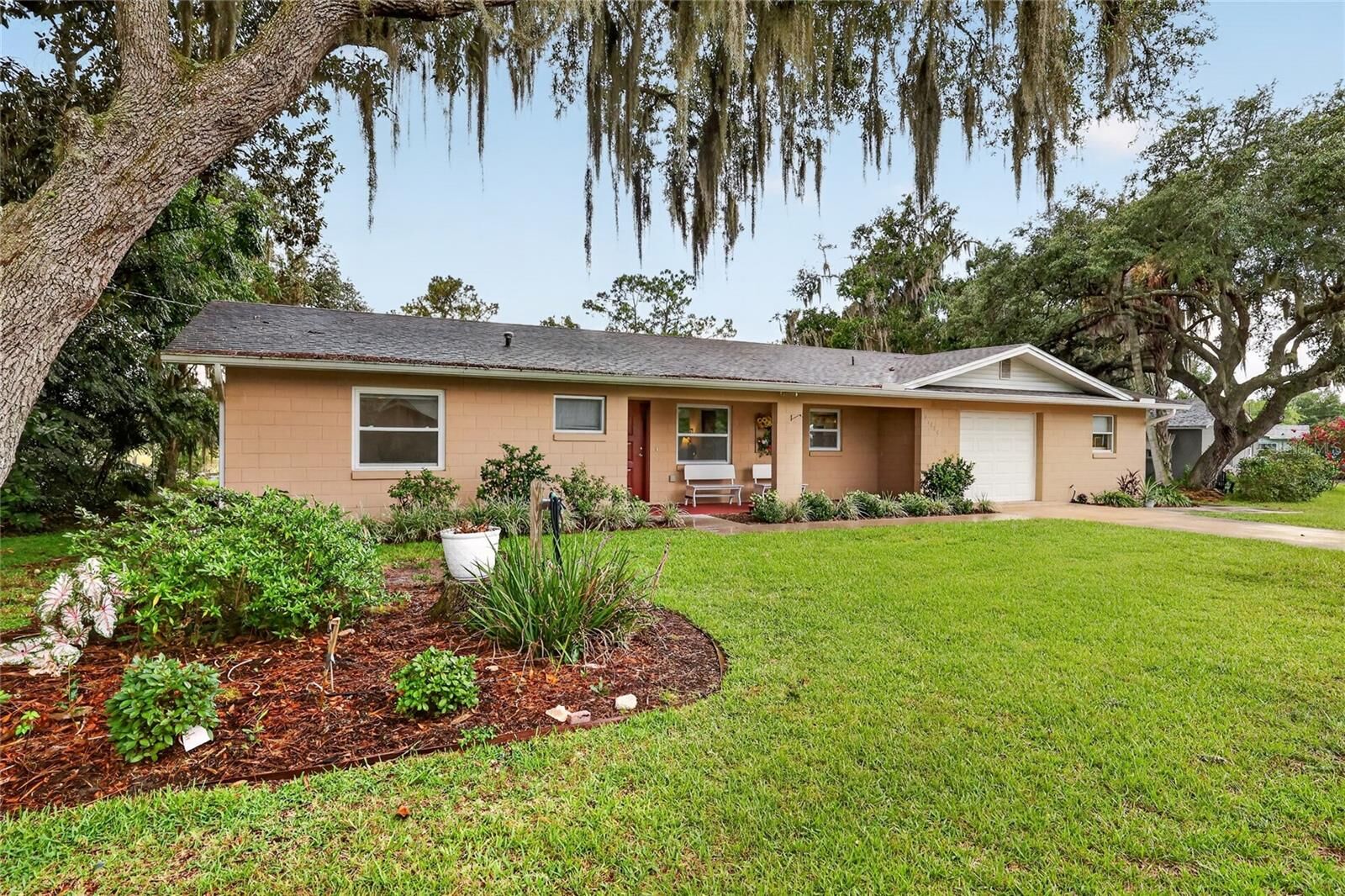 Property Photo: 37414 Turner Drive FL 32784
