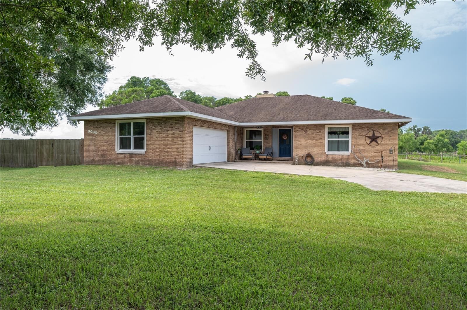 Property Photo:  1755 Beth Lane  FL 33880 