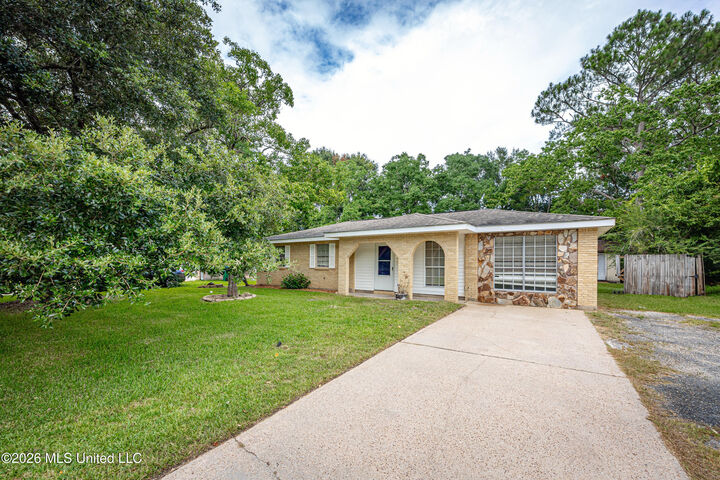 Property Photo: 2840 Gardendale Avenue MS 39553