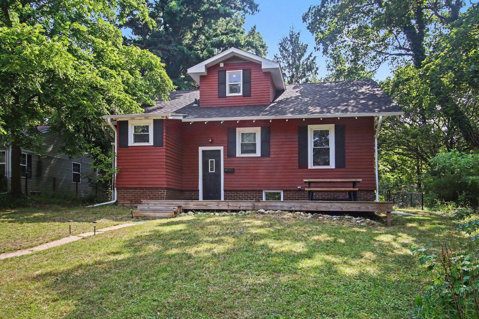 Property Photo:  1217 Pinehurst Boulevard  MI 49006 