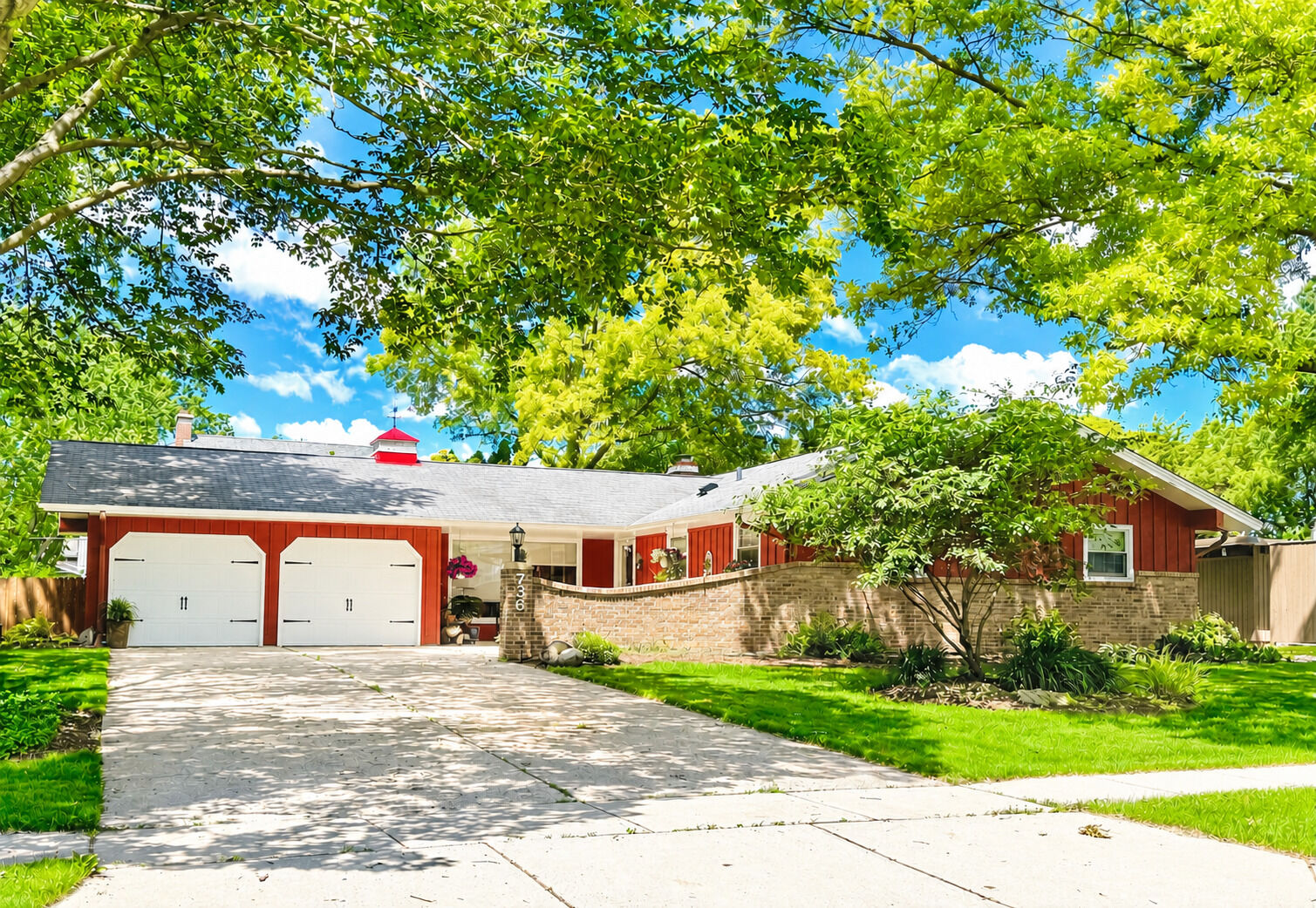 Property Photo:  736 Deborah Avenue  IL 60123 