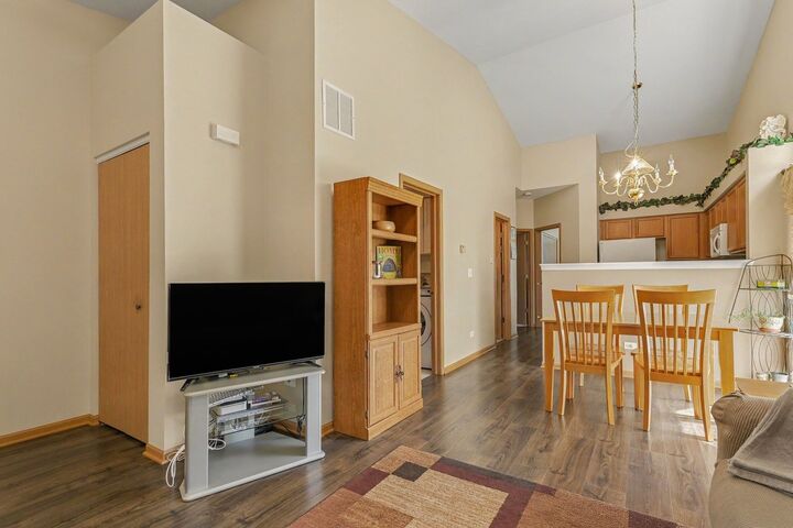 Property Photo: 2824 Sun Valley Drive IL 60586
