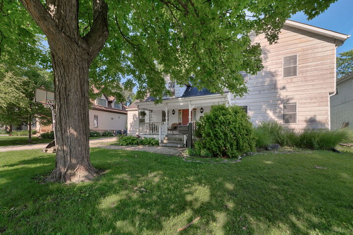 Property Photo:  707 Glenshire Road  IL 60025 