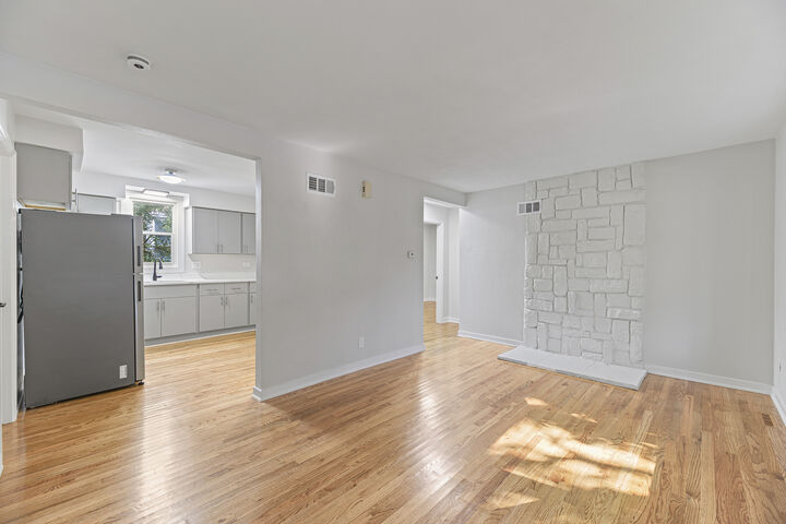 Property Photo:  707 S Elmwood Avenue  IL 60085 
