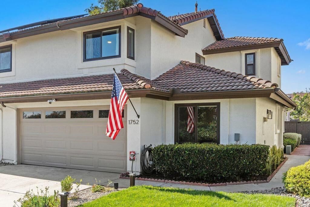 Property Photo:  1752 N Willowspring Drive  CA 92024 
