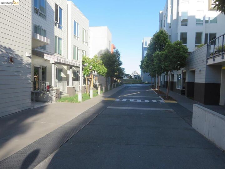 Property Photo:  10 Kennedy Pl 203  CA 94124 