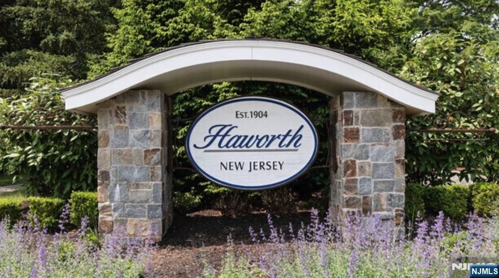 Property Photo:  194 Garfield Street  NJ 07641 