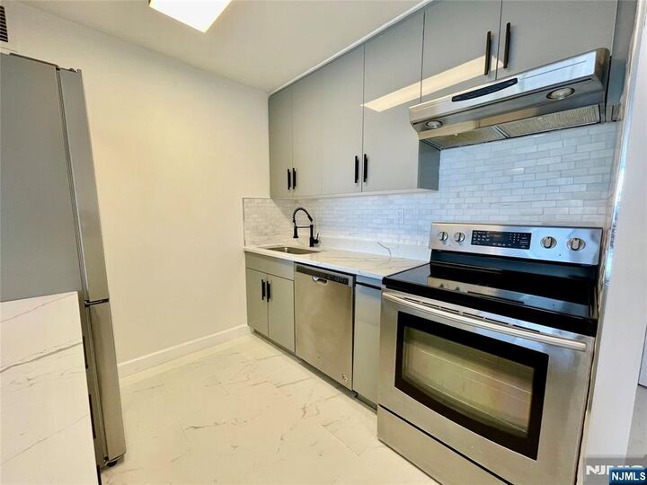 Property Photo:  770 Anderson Avenue 9C  NJ 07010 