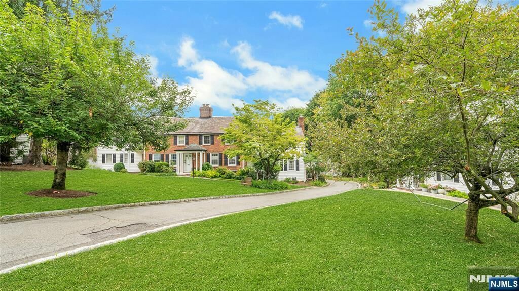 Property Photo:  68 Dwight Place B  NJ 07631 