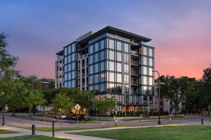 Property Photo:  301 Kenwood Parkway 600  MN 55403 