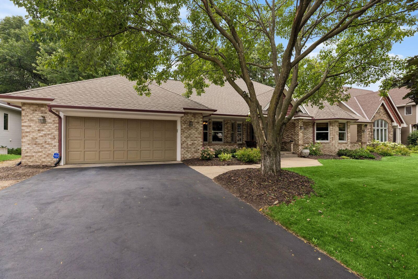 Property Photo:  2488 Hillwood Drive E  MN 55119 