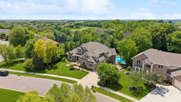 Property Photo:  2932 Fairway Drive  MN 55318 