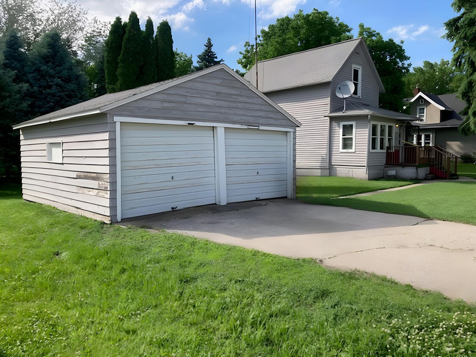 Property Photo:  214 2nd Street NW  MN 56279 
