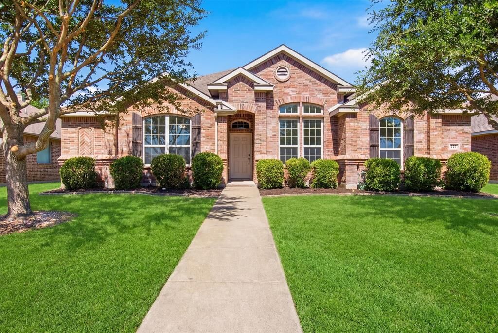 Property Photo:  111 Timbershade Drive  TX 75154 