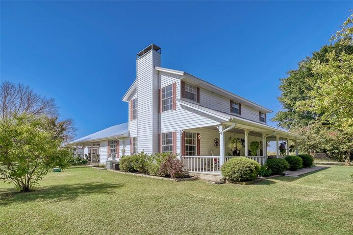 Property Photo: 626 Epps Road TX 75152