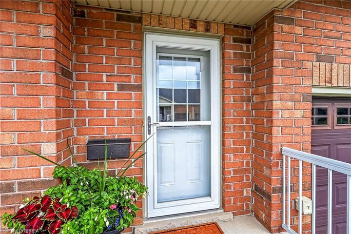Property Photo: 54 Garden Avenue 11 ON N3S 0A1
