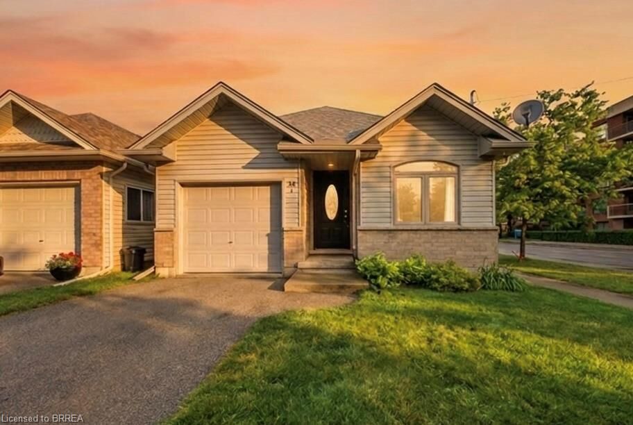 Property Photo: 58 Waterloo Street 4 ON N3T 3R8