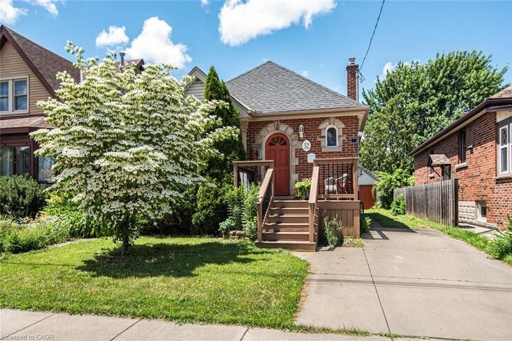 52 Cameron Avenue S — photo 1