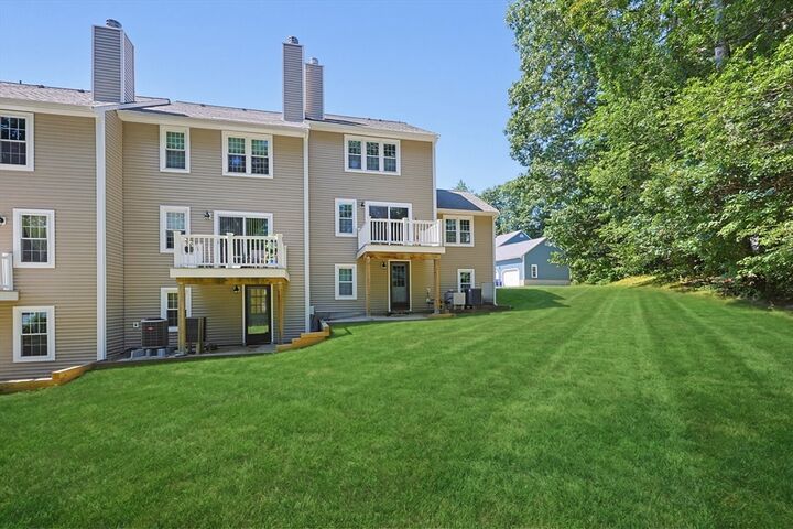Property Photo: 206 Laurelwood Dr 206 MA 01747