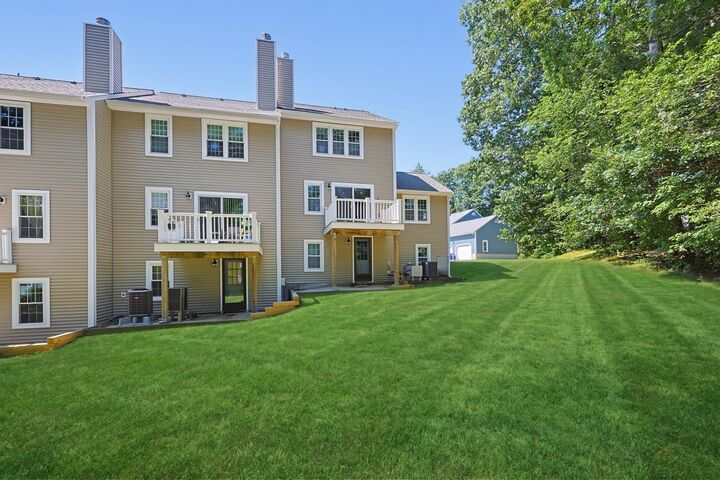 Property Photo: 206 Laurelwood Dr 206 MA 01747