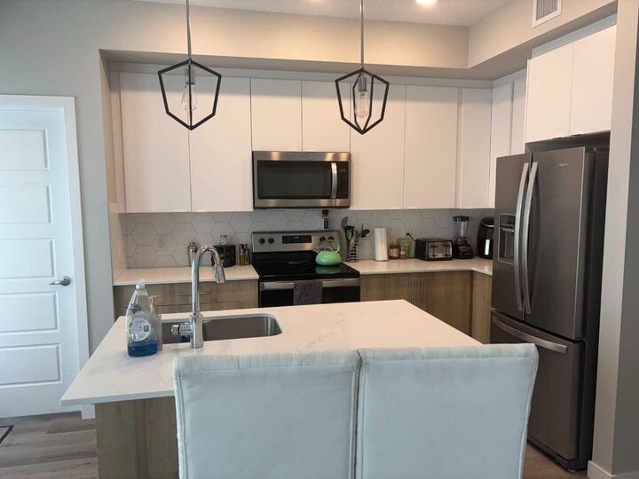 Property Photo:  1605 17 Street SE 105  AB T2G 2L7 