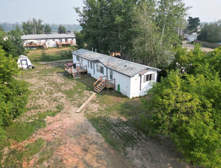 Property Photo:  5104 48 Ave  AB T0H 1N0 