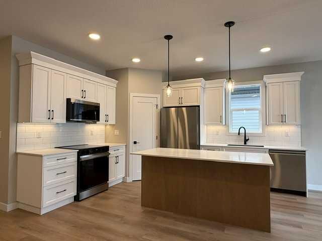 Property Photo: 13 Ellington Crescent AB T4P 3H1