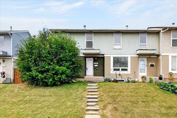 Property Photo:  219 Penworth Drive SE  AB T2A 5E2 