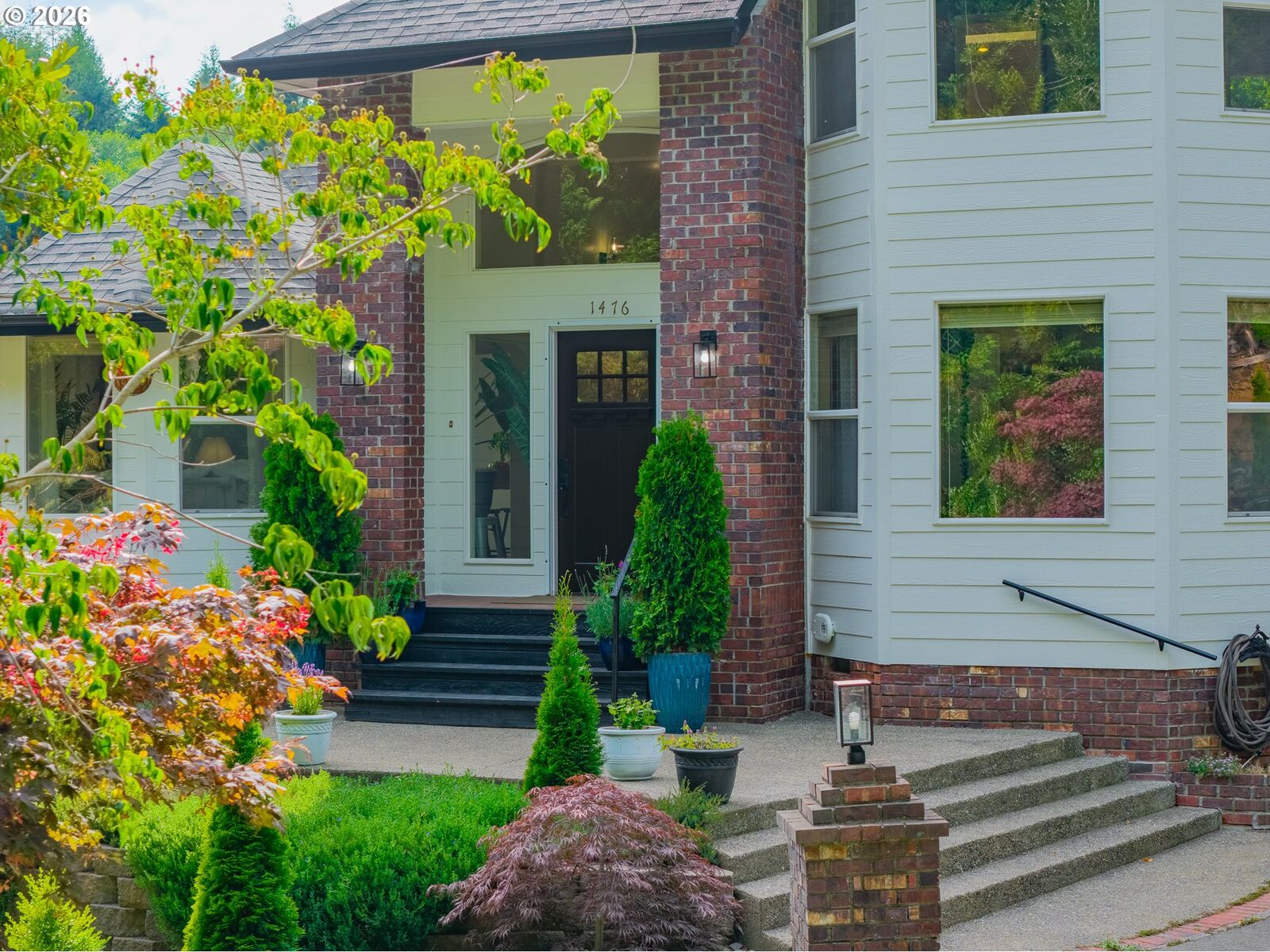 Property Photo: 1476 W 14th Pl OR 97423