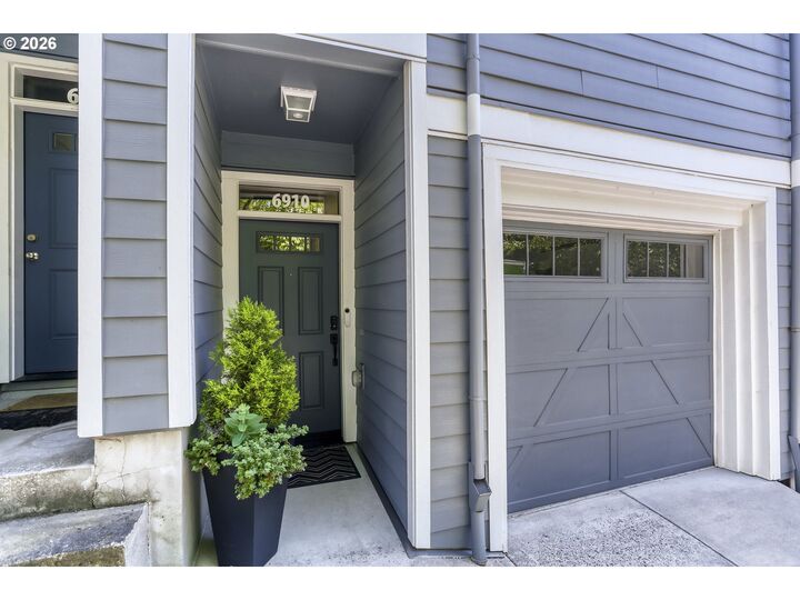 Property Photo: 6910 N Charleston Ave OR 97203