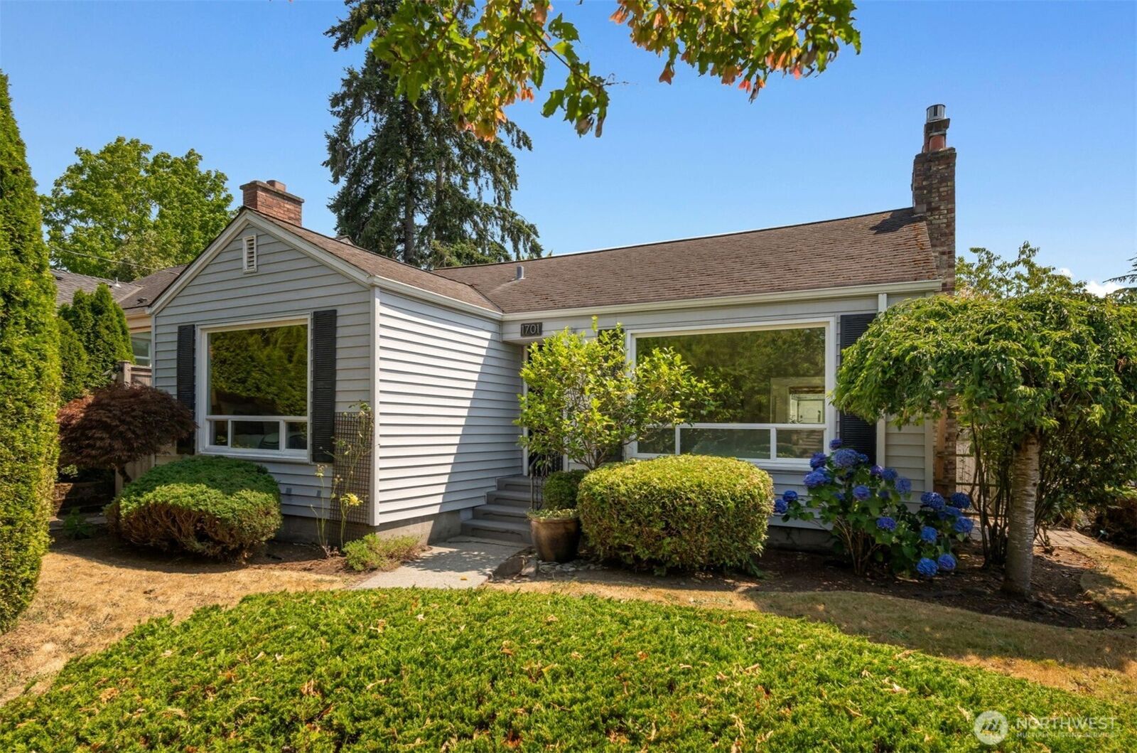 Property Photo: 1701 N 82nd Street WA 98103