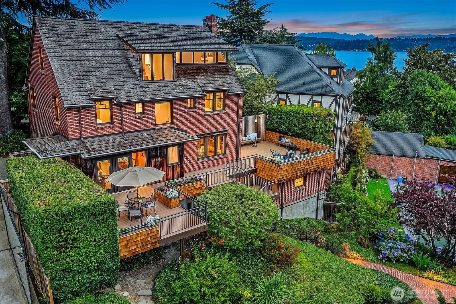 Property Photo:  5201 NE 43rd Avenue  WA 98105 