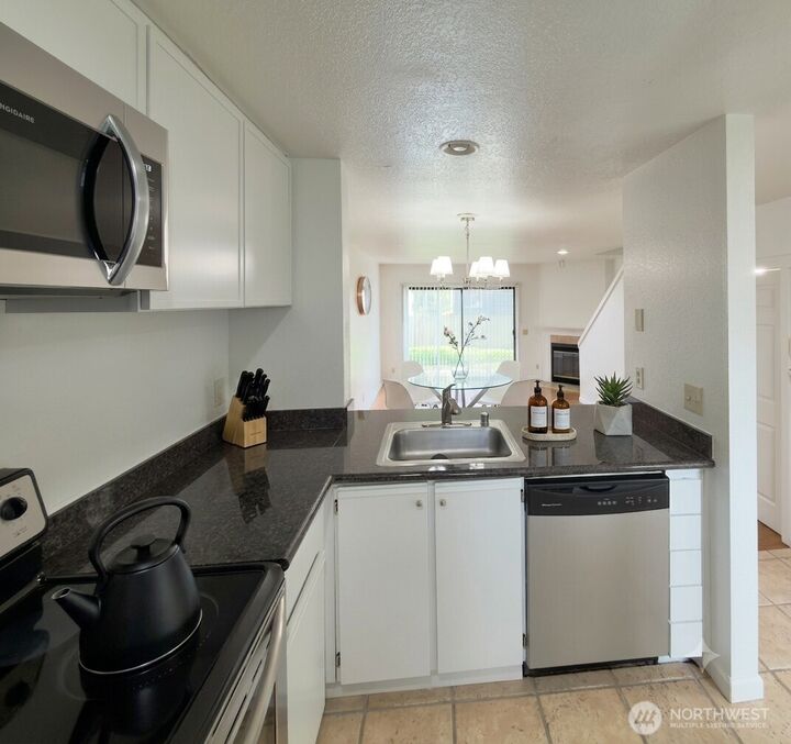 Property Photo: 8013 NE 177th Court 403 WA 98028