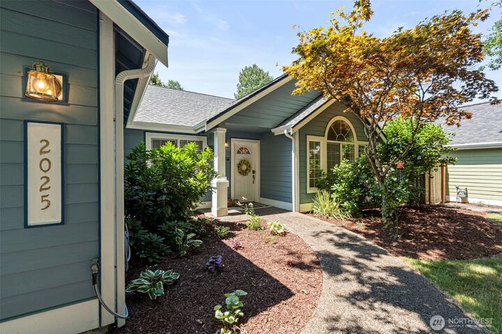 Property Photo:  2025  Kempton Street SE  WA 98501 
