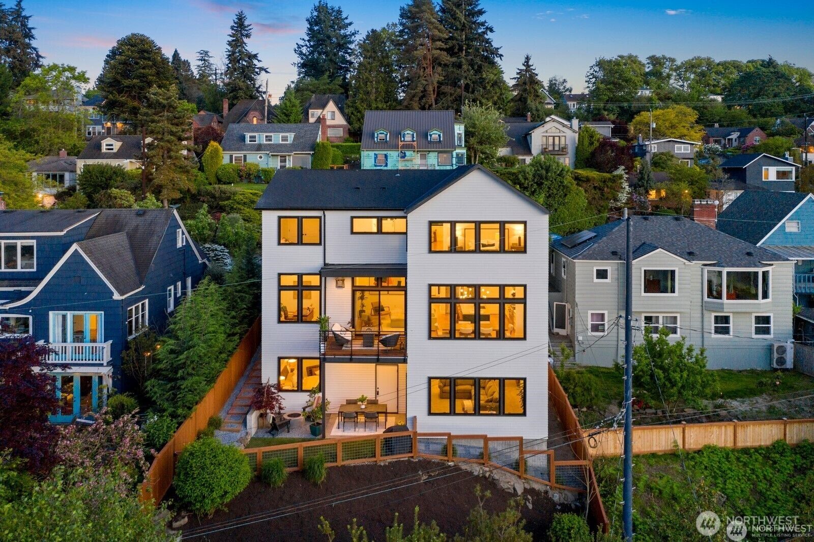 Property Photo:  728 W Etruria Street  WA 98119 
