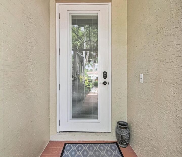 Property Photo: 9636 Crescent View Drive N FL 33437