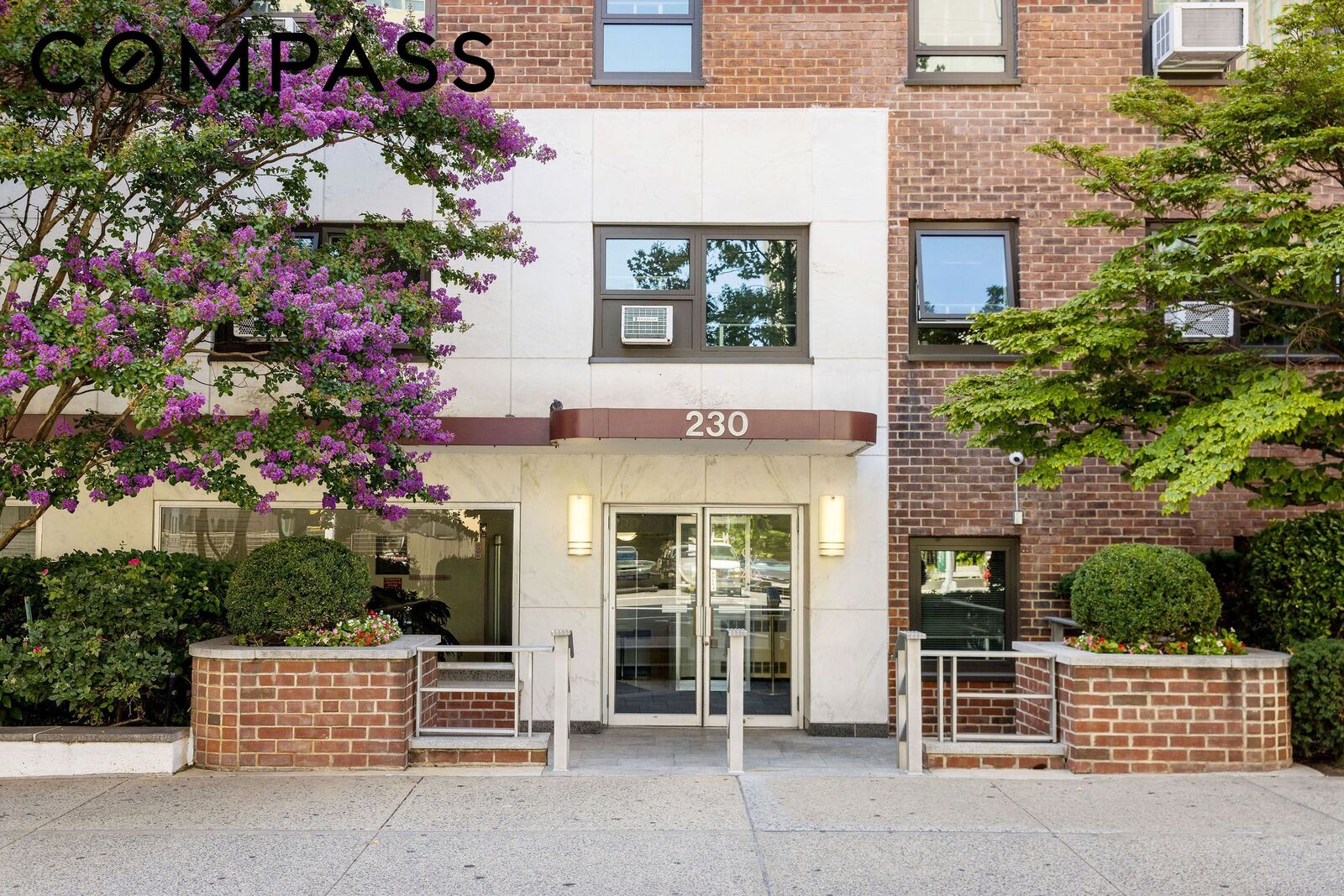 Property Photo:  230 Jay Street 2E  NY 11201 